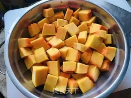 Make Pumpkin leaves step 1