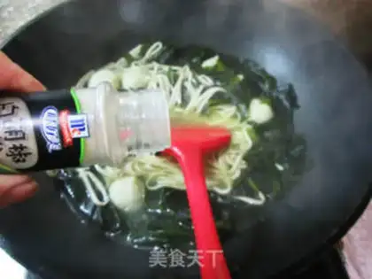 Make Fashioned fish egg noodles step 7