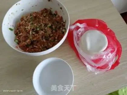 Make Carrot pork dumplings step 2