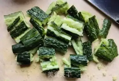 Make Red-oil cucumber step 1