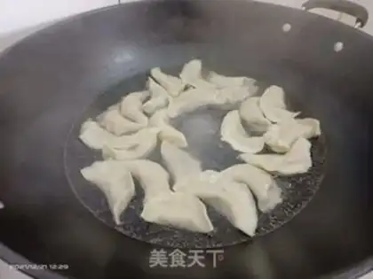 Make Carrot pork dumplings step 7