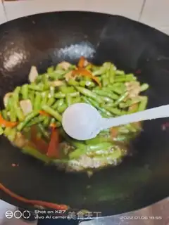 Make ♪ The meats burn the beans ♪ step 4