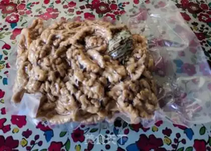 Make Lily walnuts step 0