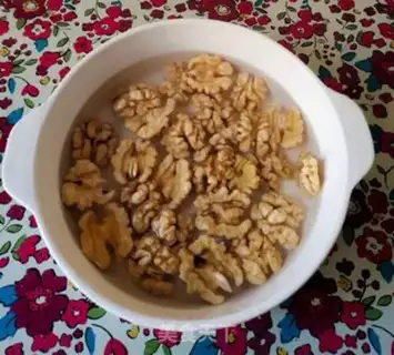 Make Lily walnuts step 1