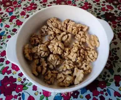 Make Lily walnuts step 2