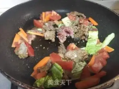 Make Tomato beef noodles step 2