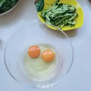 Make cucumber egg noodles step 0