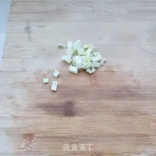 Make cucumber egg noodles step 1