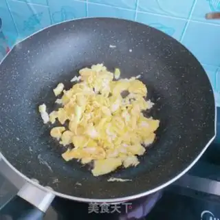 Make cucumber egg noodles step 3