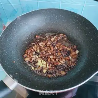 Make cucumber egg noodles step 6