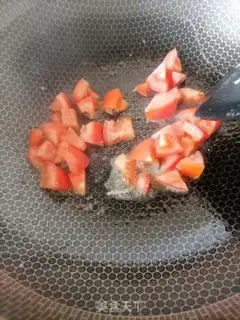 Make Tomato fried eggs step 1