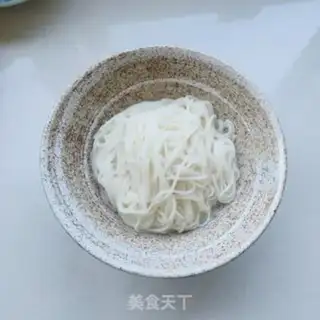 Make cucumber egg noodles step 11