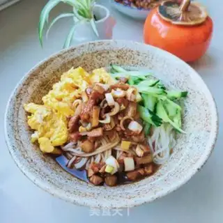 Make cucumber egg noodles step 12