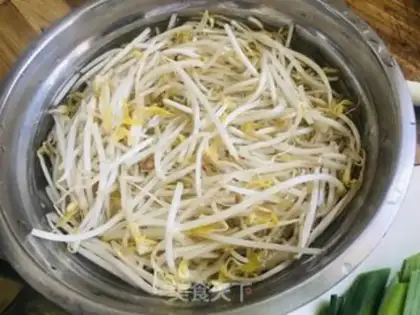 Make Jealous green bean sprouts step 0
