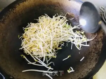 Make Jealous green bean sprouts step 2