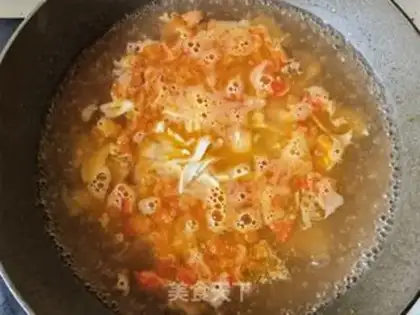 Make Tomato spinach soup noodles step 9