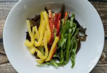 Make Three-coloured peppers with sea cucumber step 4