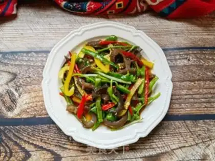 Make Three-coloured peppers with sea cucumber step 9