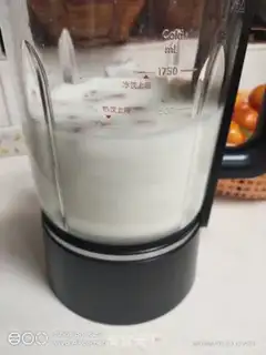Make Oatmeal peanut milk step 1