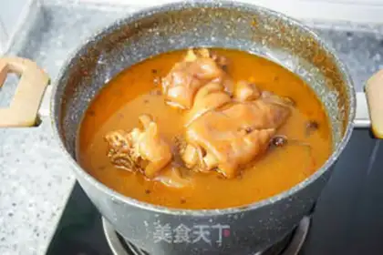 Make Roasted pig hoof step 7
