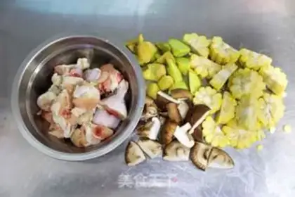 Make Chicken wing corn stew step 1