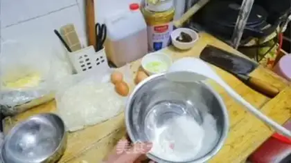 Make Onion omelet step 0