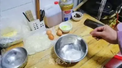 Make Onion omelet step 1