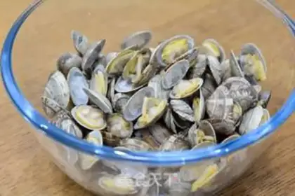 Make Spicy clams step 1