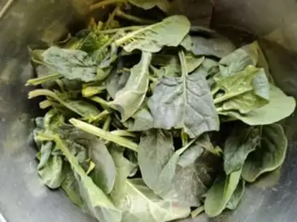 Make Scrambled spinach step 0