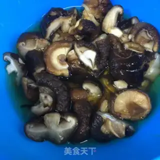 Make Flaming chicken legs with mushroom carrots step 1