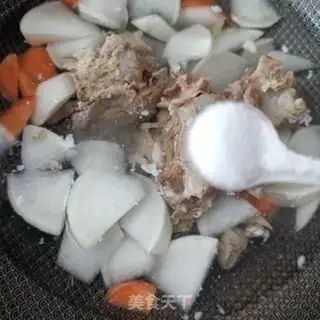 Make A radish stew of lamb bones step 3
