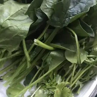 Make Pineapple egg sour noodles step 1