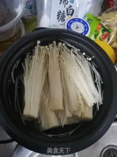 Make Golden pins and mushroom beef soup step 2