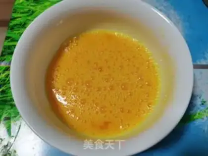 Make Weenie steamed eggs step 1