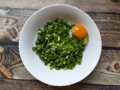 Make Eggs and pasta step 1