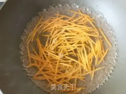 Make Carrot peppers with sea cucumber step 5