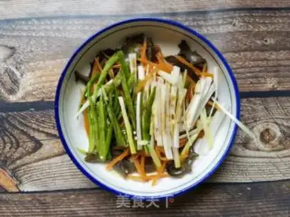 Make Carrot peppers with sea cucumber step 7