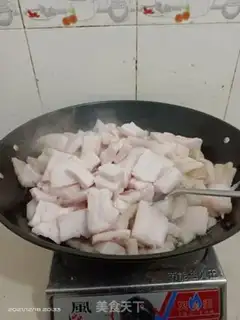Make Piggy oil step 1