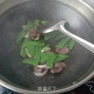 Make Weenie eggs fried Dutch beans step 13