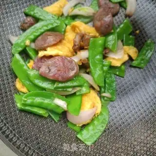 Make Weenie eggs fried Dutch beans step 16