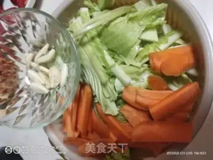 Make Garlic cabbage step 0