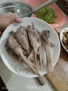 Make Spicy duck chin step 1