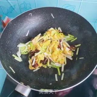 Make Porky and yellow eggs step 8