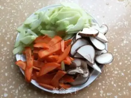 Make The mushroom carrots and the mussel step 0