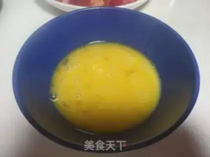 Make Tomato fried eggs step 1