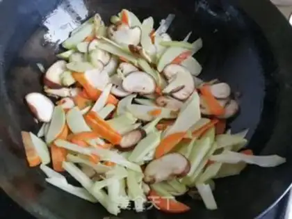 Make The mushroom carrots and the mussel step 4