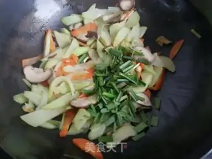 Make The mushroom carrots and the mussel step 5