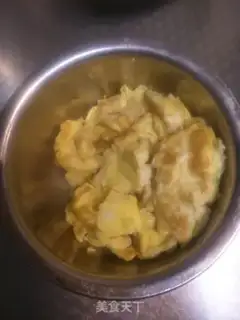 Make Hot pepper sauce fried eggs step 1