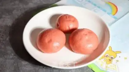 Make Red-sweet buns step 4
