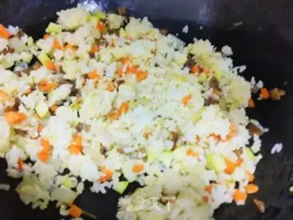 Make Weenie egg fried rice step 5